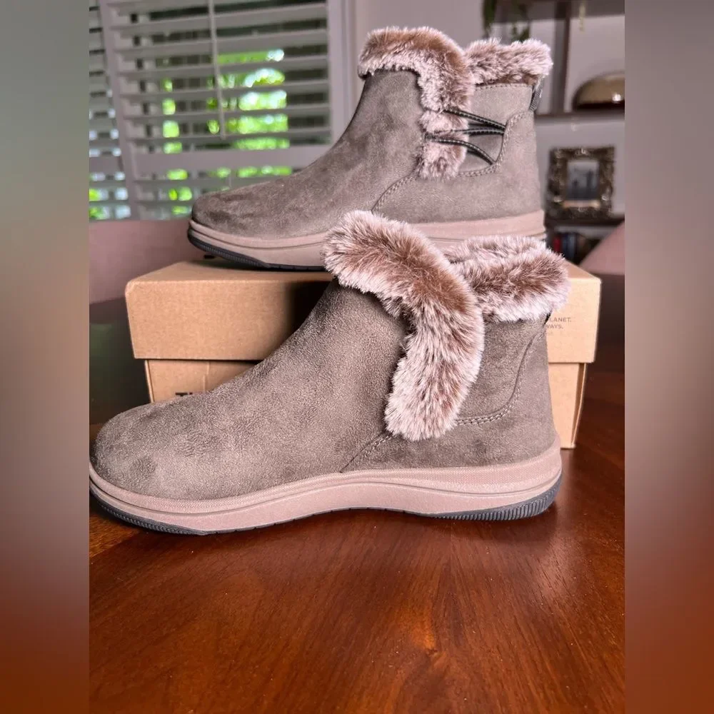 Clark's Cloudsteppers Breeze Fur Dark Olive Ankle Boot 🔥 Size 6.5 🔥 NEW